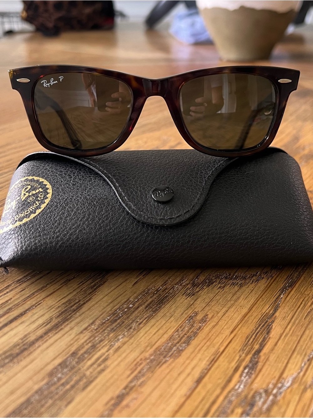 Classic Ray-Ban Wayfarer Polarized Sunglasses in polished tortoise